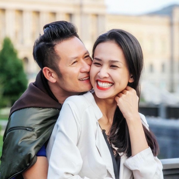 Hình ảnh hạnh phúc của Bằng Kiều và Dương Mỹ Linh thuở còn mặn nồng.