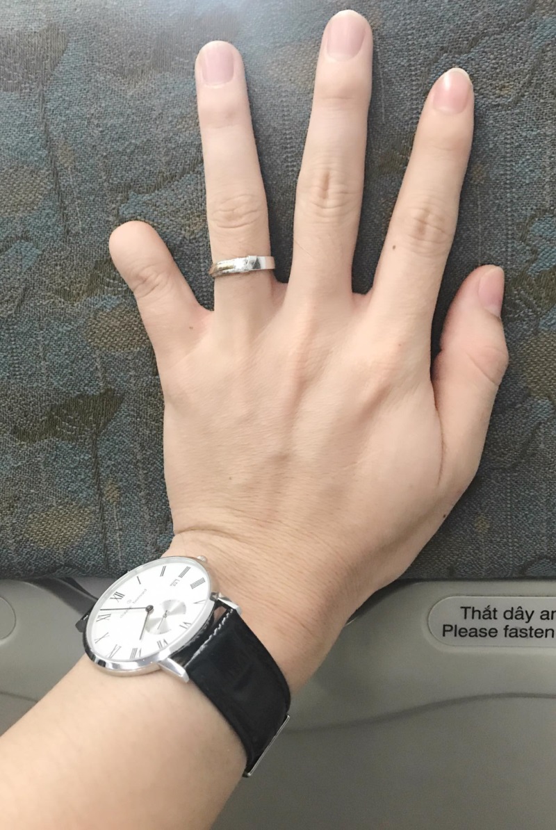 Bảo Duy đăng hình đeo nhẫn cưới và úp mở ảnh cô dâu sau khi ly hôn Phi Thanh Vân - Ảnh 3 Bảo Duy đăng hình đeo nhẫn cưới và úp mở ảnh cô dâu sau khi ly hôn Phi Thanh Vân - Ảnh 3