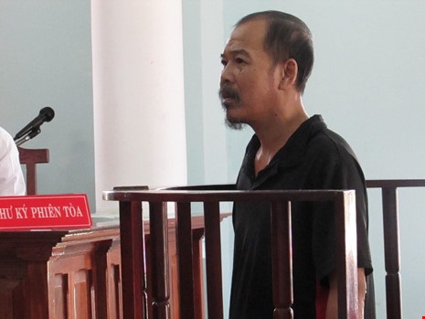 Bé gái qua nhà nhổ giùm lông vịt bị 'ma men' xâm hại - Ảnh 1 Bé gái qua nhà nhổ giùm lông vịt bị 'ma men' xâm hại - Ảnh 1