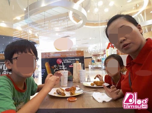 Lộ danh tính chị mặc áo đỏ gây náo loạn phiên toà xử Hoa hậu Phương Nga - Ảnh 6 Lộ danh tính chị mặc áo đỏ gây náo loạn phiên toà xử Hoa hậu Phương Nga - Ảnh 6