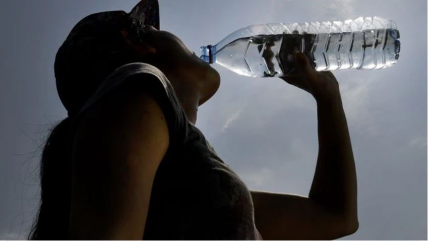 Nắng nóng gay gắt, 5 biến chứng nguy hiểm sẽ xuất hiện nếu cơ thể mất 5% nước trở lên: Nhẹ co thắt cơ, nặng có thể dẫn tới tử vong - Ảnh 3
