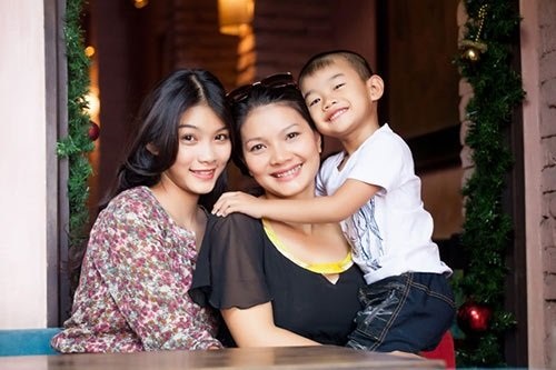 Diễn viên Kiều Trinh và hai con