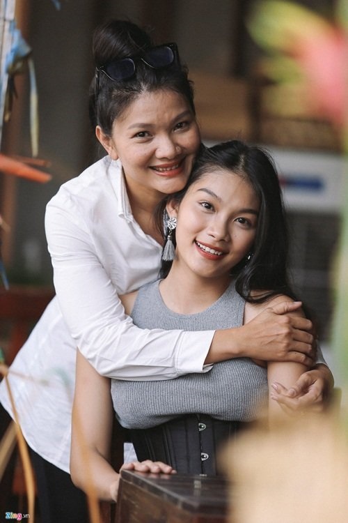 Diễn viên Kiều Trinh và con gái lớn Thanh Tú - cũng là diễn viên (Ảnh: Zing.vn)