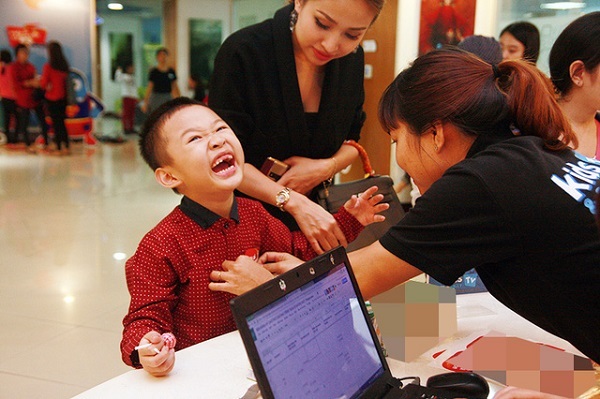 Hành trình chữa bệnh đầy nước mắt cho con của loạt sao Việt - Ảnh 7 Hành trình chữa bệnh đầy nước mắt cho con của loạt sao Việt - Ảnh 7