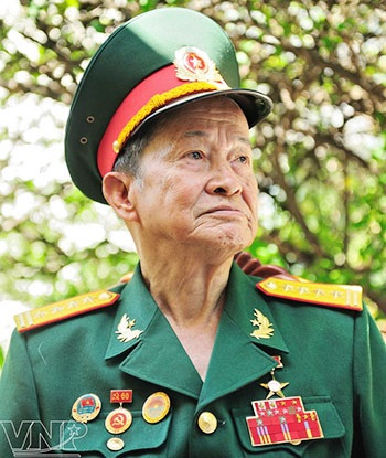 Đại tá tình báo Tư Cang: Người suốt đời bảo vệ Phạm Xuân Ẩn - Ảnh 1 Đại tá tình báo Tư Cang: Người suốt đời bảo vệ Phạm Xuân Ẩn - Ảnh 1