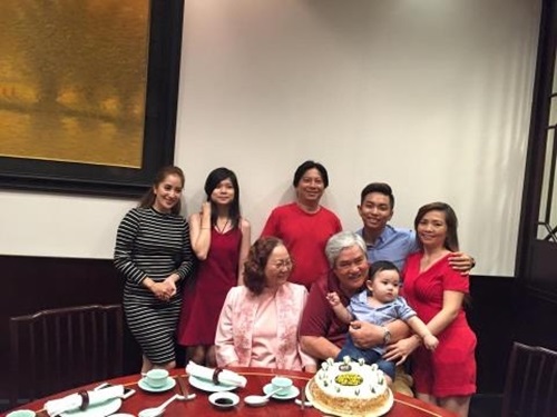 Khoe ảnh gia đình ba thế hệ mới thấy mẹ Lý Nhã Kỳ trẻ đẹp khó tin - Ảnh 8 Khoe ảnh gia đình ba thế hệ mới thấy mẹ Lý Nhã Kỳ trẻ đẹp khó tin - Ảnh 8
