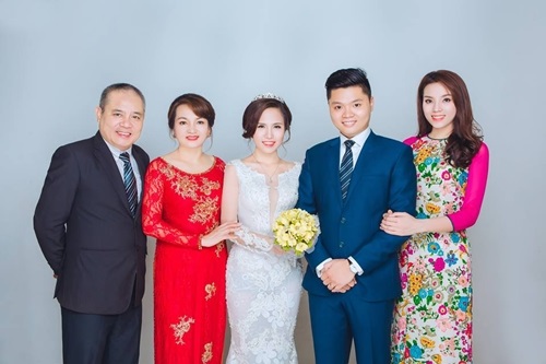 Khoe ảnh gia đình ba thế hệ mới thấy mẹ Lý Nhã Kỳ trẻ đẹp khó tin - Ảnh 14 Khoe ảnh gia đình ba thế hệ mới thấy mẹ Lý Nhã Kỳ trẻ đẹp khó tin - Ảnh 14