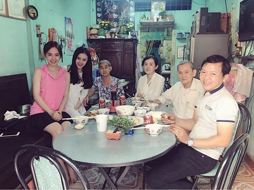 Khoe ảnh gia đình ba thế hệ mới thấy mẹ Lý Nhã Kỳ trẻ đẹp khó tin - Ảnh 3 Khoe ảnh gia đình ba thế hệ mới thấy mẹ Lý Nhã Kỳ trẻ đẹp khó tin - Ảnh 3