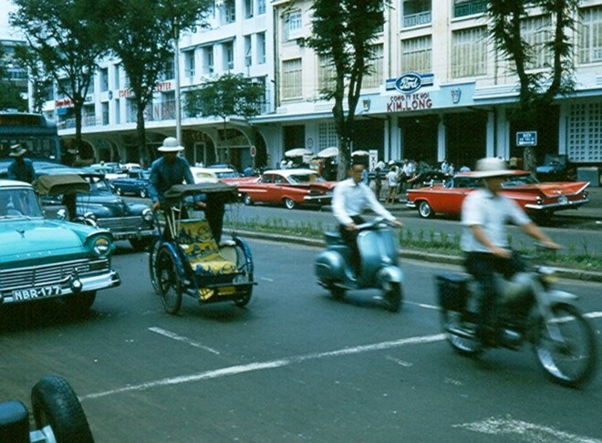 Ngày trở về Sài Gòn sau 30/4/1975 - Ảnh 2 Ngày trở về Sài Gòn sau 30/4/1975 - Ảnh 2