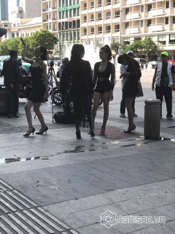 Lên hình nóng bỏng, ảnh bị chụp lén của Lâm Chi Khanh ngoài đời còn gây bất ngờ hơn - Ảnh 3 Lên hình nóng bỏng, ảnh bị chụp lén của Lâm Chi Khanh ngoài đời còn gây bất ngờ hơn - Ảnh 3
