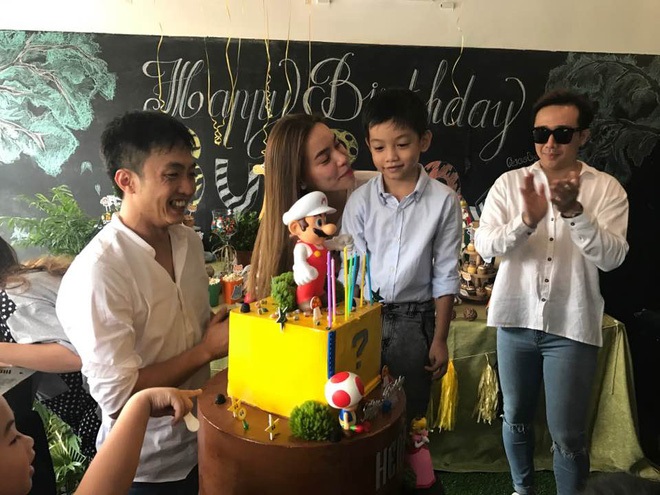 Mặc vợ cũ có tình mới, Cường Đô la vui vẻ đưa con trai đi du lịch - Ảnh 3 Mặc vợ cũ có tình mới, Cường Đô la vui vẻ đưa con trai đi du lịch - Ảnh 3