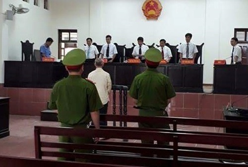 Bác ruột hiếp dâm cháu gái rồi cho 15 nghìn đồng để 'bịt miệng' - Ảnh 1 Bác ruột hiếp dâm cháu gái rồi cho 15 nghìn đồng để 'bịt miệng' - Ảnh 1