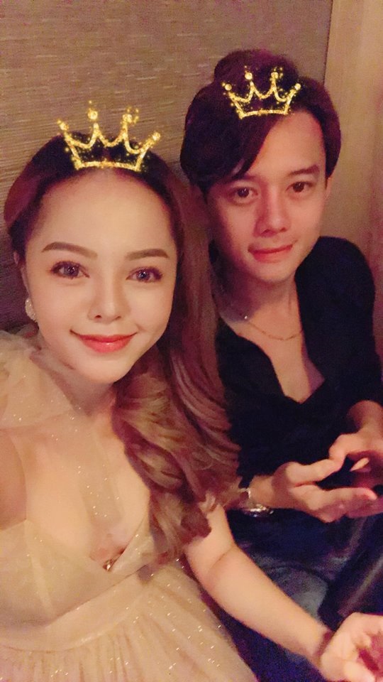 Sau nghi vấn chia tay, Anh Dũng tình tứ bên bạn gái nhân dịp kỉ niệm 300 ngày quen nhau - Ảnh 2 Sau nghi vấn chia tay, Anh Dũng tình tứ bên bạn gái nhân dịp kỉ niệm 300 ngày quen nhau - Ảnh 2