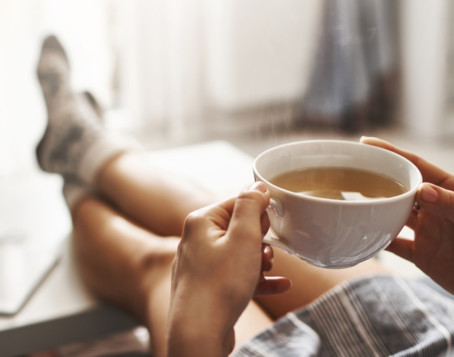 Đều có nhiều công dụng và giúp cơ thể tỉnh táo - Giữa trà và cà phê, bạn nên chọn thức uống nào?