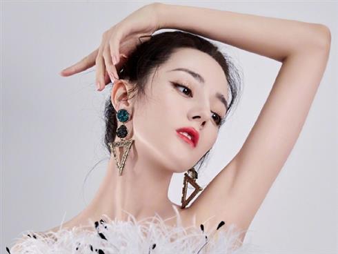 Phẫu thuật để được xinh đẹp như Địch Lệ Nhiệt Ba và cái kết ‘đắng lòng’