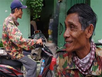 Người đàn ông bị liệt vẫn miệt mài làm shipper ở Sài Gòn: 'Tôi không muốn vừa tàn vừa phế'