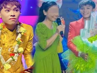 Hồ Văn Cường "choáng" khi được fan hâm mộ tặng “bó hoa tiền” và nhẫn vàng ngay trên sân khấu ngày trở lại