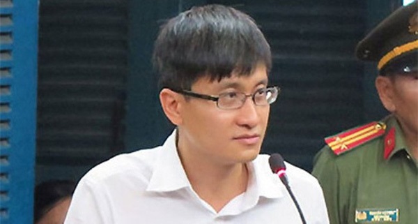 Vợ đại gia Cao Toàn Mỹ là ai, tổ ấm của họ có còn hạnh phúc? - Ảnh 2 Đại gia Mỹ rất yêu thương, chiều chuộng vợ trước mặt mọi người.