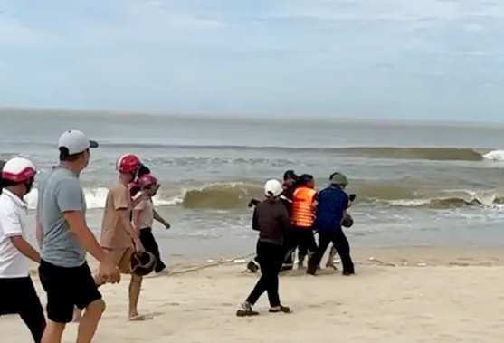 Phép màu không xảy ra: Hai vợ chồng mất tích trên sông Dinh, đã tìm thấy thi thể của người chồng - Ảnh 1 Phép màu không xảy ra: Hai vợ chồng mất tích trên sông Dinh, đã tìm thấy thi thể của người chồng - Ảnh 1