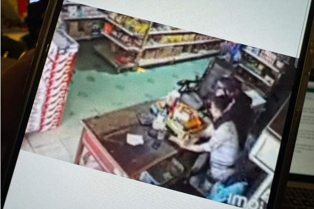 NÓNG: Trích xuất camera, truy vết nghi phạm sát hại nữ chủ tiệm tạp hóa ở Đồng Nai - Ảnh 1 NÓNG: Trích xuất camera, truy vết nghi phạm sát hại nữ chủ tiệm tạp hóa ở Đồng Nai - Ảnh 1