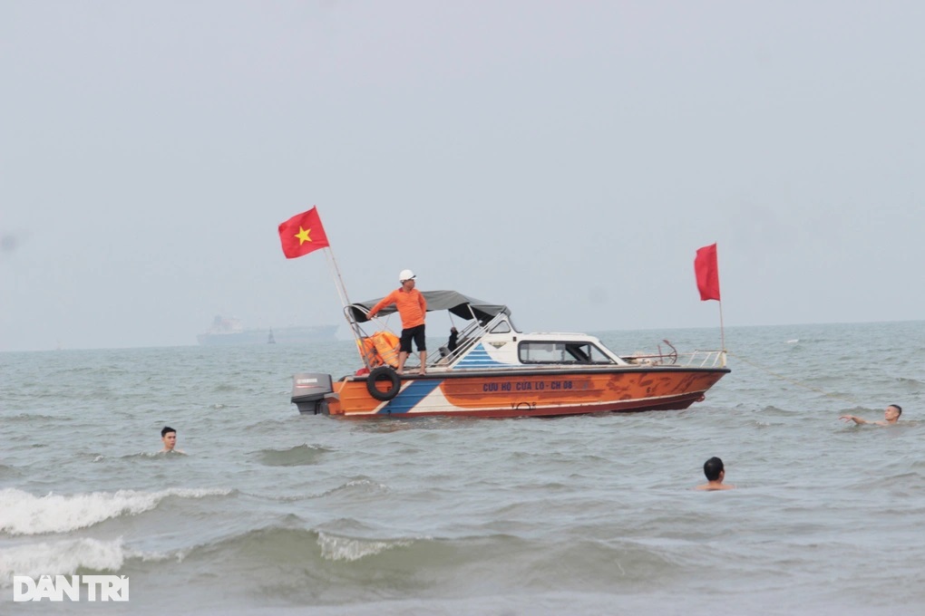 Nghệ An: Tắm biển Cửa Lò, đôi nam nữ tử vong thương tâm do bị cuốn vào dòng xoáy ngầm - Ảnh 1 Nghệ An: Tắm biển Cửa Lò, đôi nam nữ tử vong thương tâm do bị cuốn vào dòng xoáy ngầm - Ảnh 1