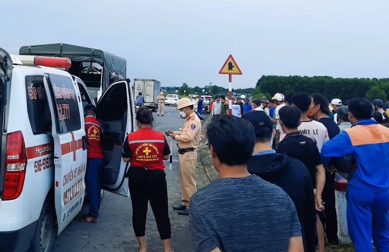 Hai học sinh đi xe máy điện gặp tai nạn, chị tử vong, em bị thương nặng - Ảnh 1 Hai học sinh đi xe máy điện gặp tai nạn, chị tử vong, em bị thương nặng - Ảnh 1