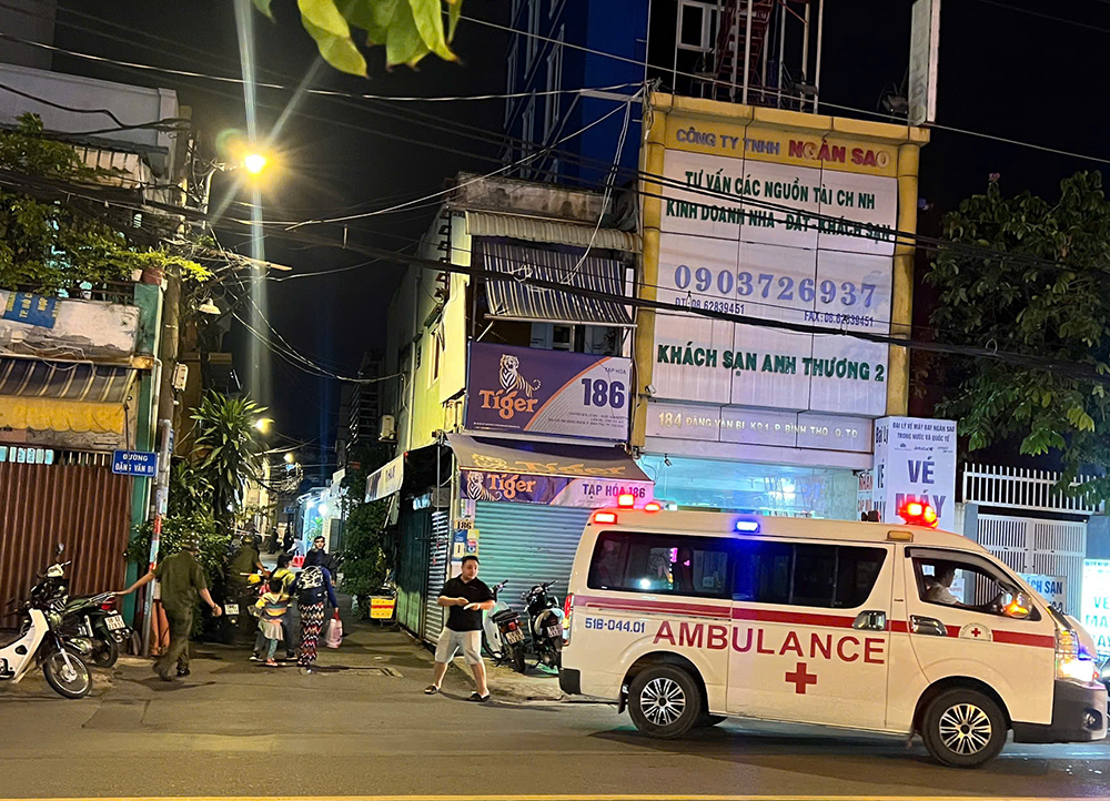 Thanh niên tử vong trong tình trạng lõa thể sau tiếng kêu cứu ở TP.HCM - Ảnh 2 Thanh niên tử vong trong tình trạng lõa thể sau tiếng kêu cứu ở TP.HCM - Ảnh 2
