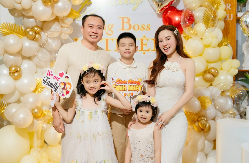 Ông xã kín tiếng sở hữu bất động sản trải dài của ca sĩ Vy Oanh hiếm hoi lộ diện - Ảnh 2 Ông xã kín tiếng sở hữu bất động sản trải dài của ca sĩ Vy Oanh hiếm hoi lộ diện - Ảnh 2