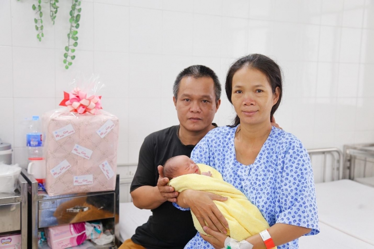 TP.HCM: Cấp cứu thành công hai mẹ con sản phụ vỡ tử cung trong đêm - Ảnh 1 TP.HCM: Cấp cứu thành công hai mẹ con sản phụ vỡ tử cung trong đêm - Ảnh 1