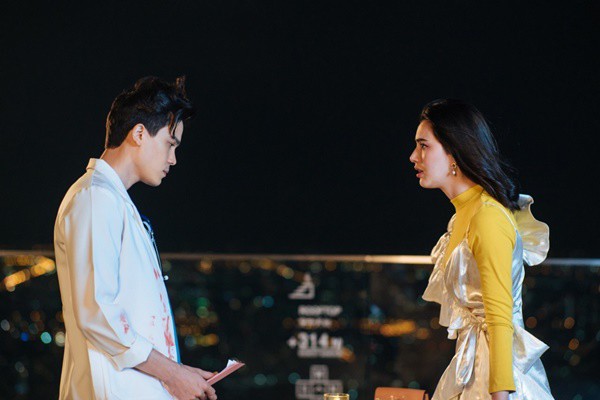 Vô tình làm rớt đồ dưới gầm giường nhà bạn gái, đang tìm thì thấy tờ giấy lạ, tôi tò mò đọc thử thì chết đứng với những dòng chữ trên đó - Ảnh 2 Vô tình làm rớt đồ dưới gầm giường nhà bạn gái, đang tìm thì thấy tờ giấy lạ, tôi tò mò đọc thử thì chết đứng với những dòng chữ trên đó - Ảnh 2
