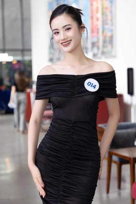 Ý Nhi bất ngờ tháo gỡ danh hiệu trên trang cá nhân - Ảnh 4 Ý Nhi bất ngờ tháo gỡ danh hiệu trên trang cá nhân - Ảnh 4