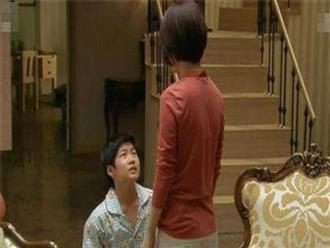 Ly hôn 3 năm, chồng cũ bất ngờ sang nhà dúi vào tay tôi một hộp đựng 5 cây vàng kèm lời đề nghị sốc