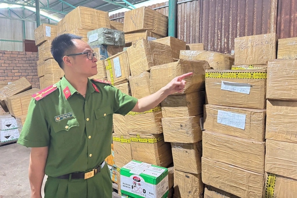 Vụ nhập lậu 'thuốc nhúng chín sầu riêng': Kẻ nhập lậu xây nhà lầu, sắm ô tô nhờ vào giao dịch gần 100 tỷ đồng - Ảnh 3 Vụ nhập lậu 'thuốc nhúng chín sầu riêng': Kẻ nhập lậu xây nhà lầu, sắm ô tô nhờ vào giao dịch gần 100 tỷ đồng - Ảnh 3