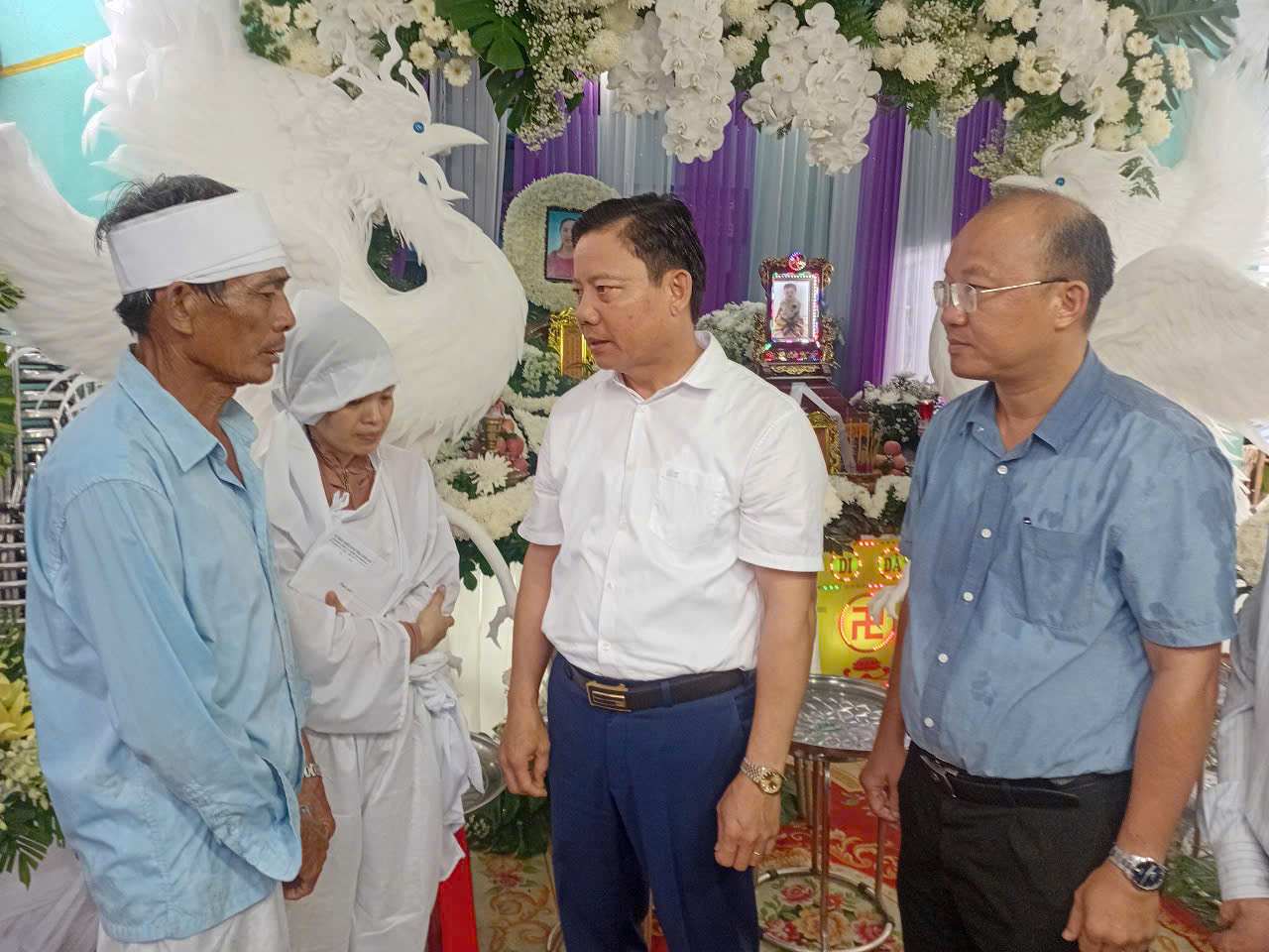 Tang thương bao trùm gia đình nghèo sau vụ sập tường đè chết 2 bà cháu - Ảnh 2 Tang thương bao trùm gia đình nghèo sau vụ sập tường đè chết 2 bà cháu - Ảnh 2