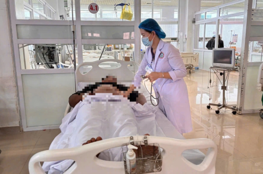 7 người trong gia đình bị nhập viện cấp cứu sau khi ăn lẩu nấm - Ảnh 1