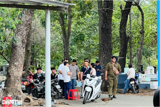 Vụ nam bảo vệ nghĩa trang ở Bình Dương bị sát hại: Công an đã xác định nghi can - Ảnh 1 Vụ nam bảo vệ nghĩa trang ở Bình Dương bị sát hại: Công an đã xác định nghi can - Ảnh 1