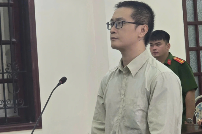 NÓNG: Người đàn ông đánh gục bạn gái cũ trong quán cà phê ở TPHCM lĩnh án 3 năm 6 tháng tù - Ảnh 1 NÓNG: Người đàn ông đánh gục bạn gái cũ trong quán cà phê ở TPHCM lĩnh án 3 năm 6 tháng tù - Ảnh 1