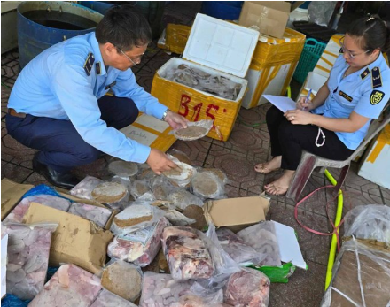 NÓNG: Phát hiện gần 270 kg thực phẩm không rõ nguồn gốc tại một cơ sở kinh doanh ở Quảng Bình - Ảnh 1 NÓNG: Phát hiện gần 270 kg thực phẩm không rõ nguồn gốc tại một cơ sở kinh doanh ở Quảng Bình - Ảnh 1
