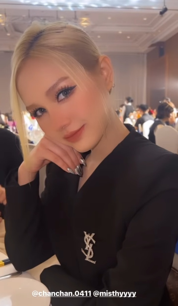 'Vợ streamer giàu nhất Việt Nam' đi ăn cưới toàn mặc đồ đen nhưng visual thì cứ sáng chói cả khung hình - Ảnh 10