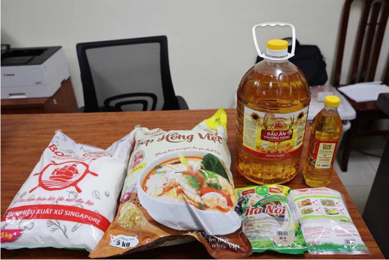 Cận cảnh xưởng sản xuất và kho hàng của Công ty TNHH Famimoto Việt Nam: Choáng với số lượng 40 tấn mì chính, 22 tấn hạt nêm giả - Ảnh 1 Cận cảnh xưởng sản xuất và kho hàng của Công ty TNHH Famimoto Việt Nam: Choáng với số lượng 40 tấn mì chính, 22 tấn hạt nêm giả - Ảnh 1