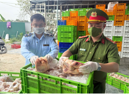 NÓNG: Thu giữ hàng tấn chân gà, cánh gà, xúc xích 'made in China' trên địa bàn tỉnh Thái Nguyên - Ảnh 1 NÓNG: Thu giữ hàng tấn chân gà, cánh gà, xúc xích 'made in China' trên địa bàn tỉnh Thái Nguyên - Ảnh 1