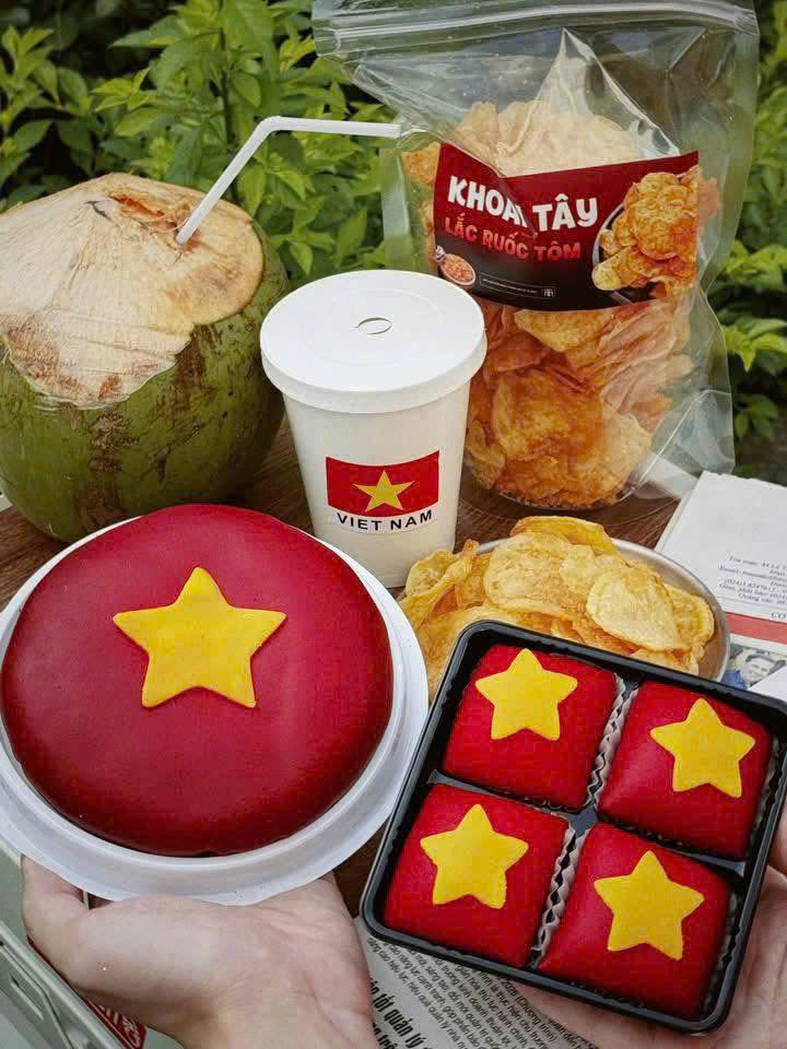 Mạng xã hội ngập sắc đỏ 'Yêu nước từ những điều bình dị' - Ảnh 3 Mạng xã hội ngập sắc đỏ 'Yêu nước từ những điều bình dị' - Ảnh 3