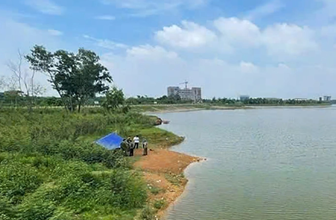 Người bố đau đớn tiết lộ cuộc gọi cuối cùng trước khi con trai tử vong khi quay clip diễn tả cứu người bị đuối nước - Ảnh 2 Người bố đau đớn tiết lộ cuộc gọi cuối cùng trước khi con trai tử vong khi quay clip diễn tả cứu người bị đuối nước - Ảnh 2