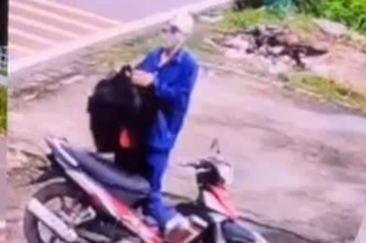 Truy bắt đối tượng bịt mặt xông vào ngân hàng ở Quảng Ninh, cướp 400 triệu đồng rồi bỏ trốn - Ảnh 3 Truy bắt đối tượng bịt mặt xông vào ngân hàng ở Quảng Ninh, cướp 400 triệu đồng rồi bỏ trốn - Ảnh 3