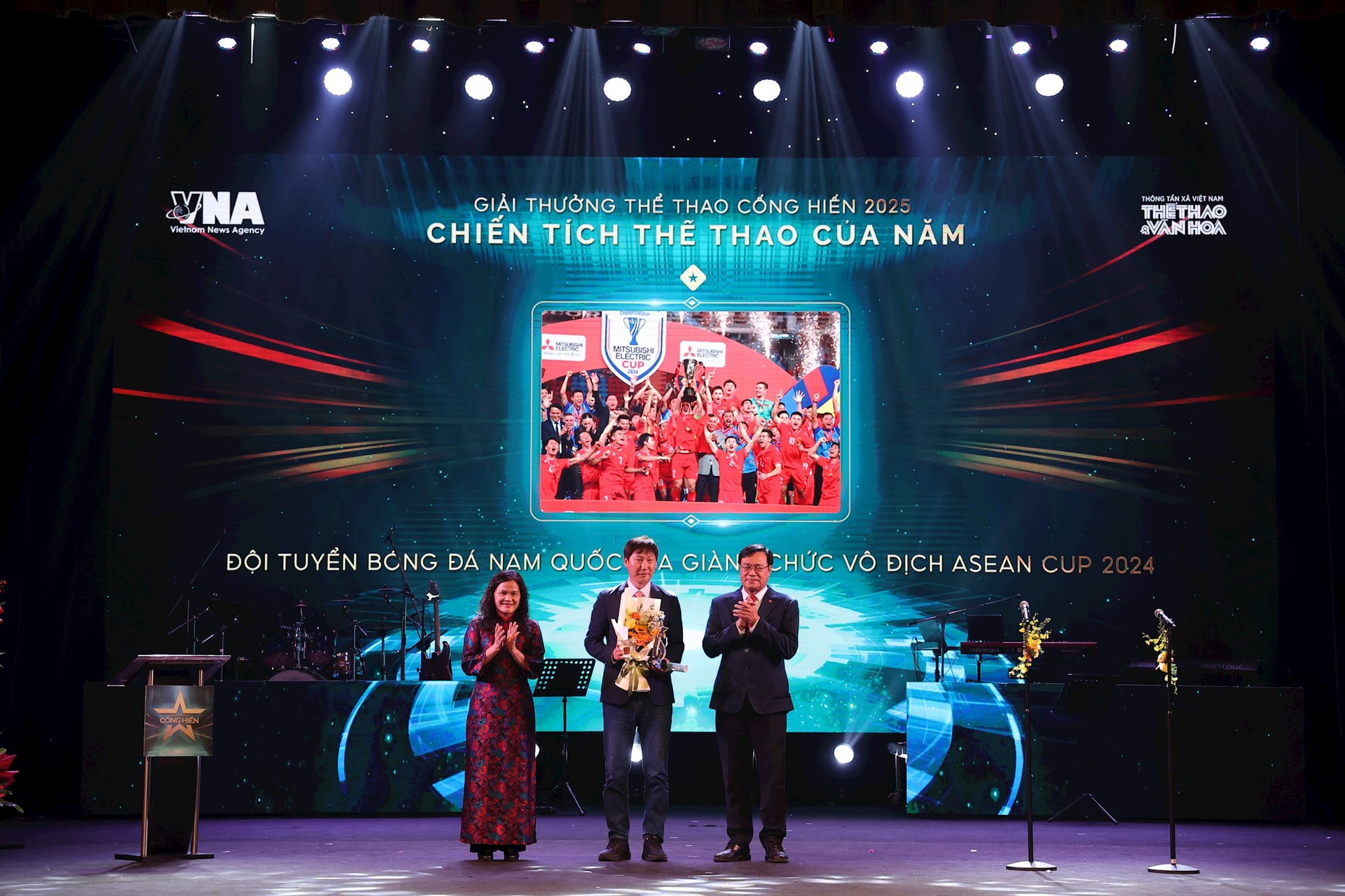Giải Cống hiến 2025: SOOBIN lập hattrick, Tùng Dương tiếp tục được vinh danh - Ảnh 11
